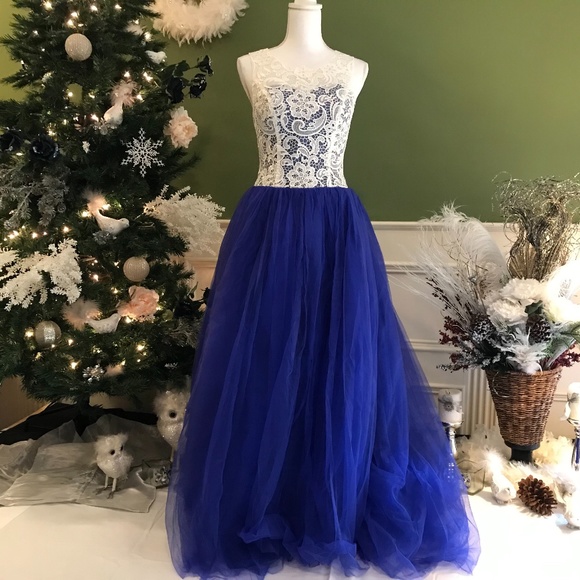 Dresses & Skirts - Formal gown Prom dress